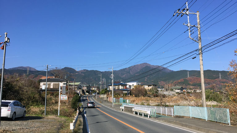 ヤビツ序盤の住宅地