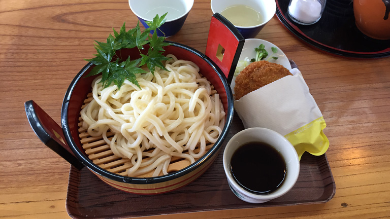 うどんとメンコロ