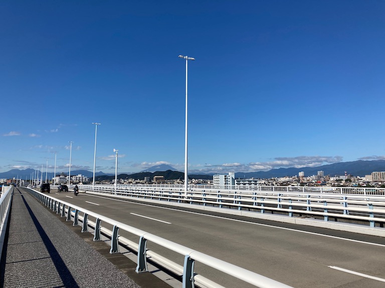 トラスコ湘南大橋