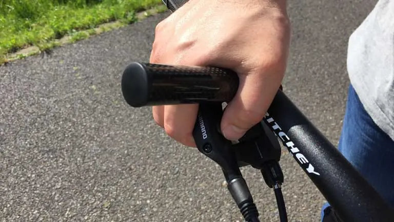 バーエンドバーを握る