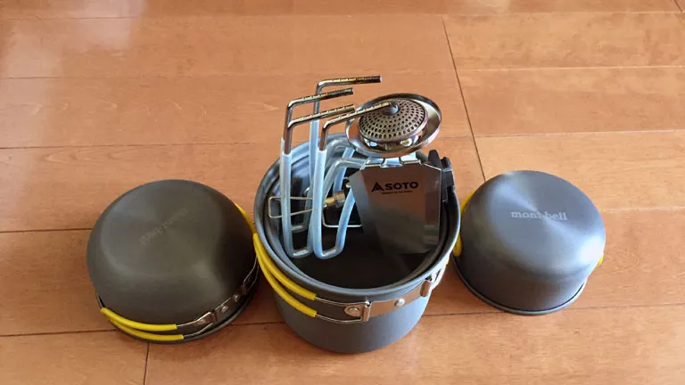 クッカーにバーナーが入らない