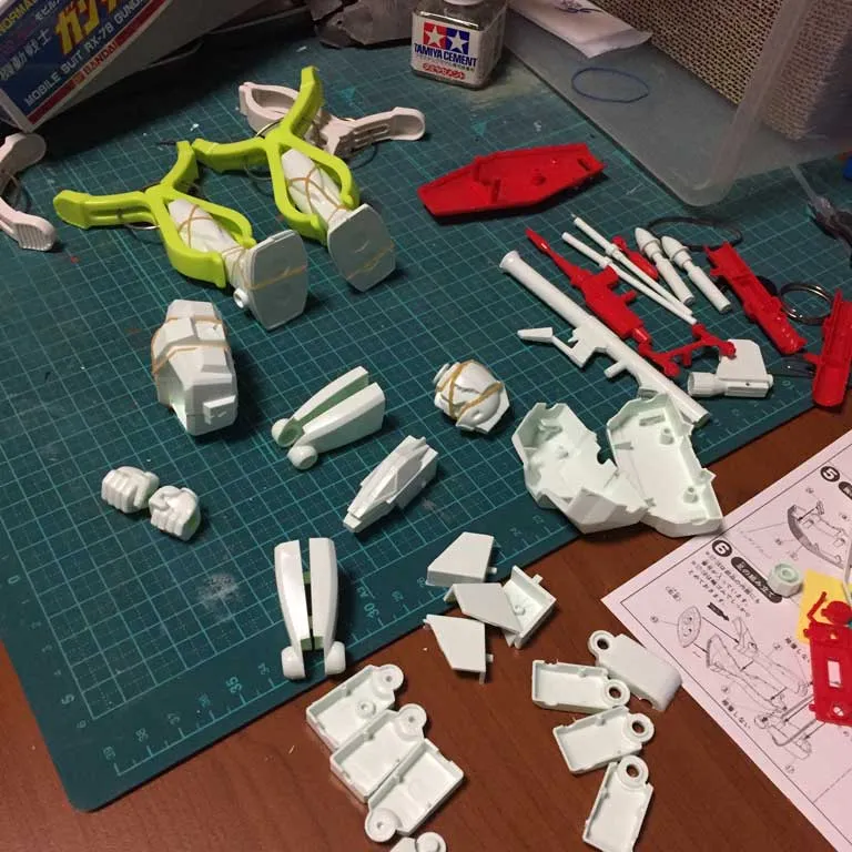 ガンダムパーツ接着