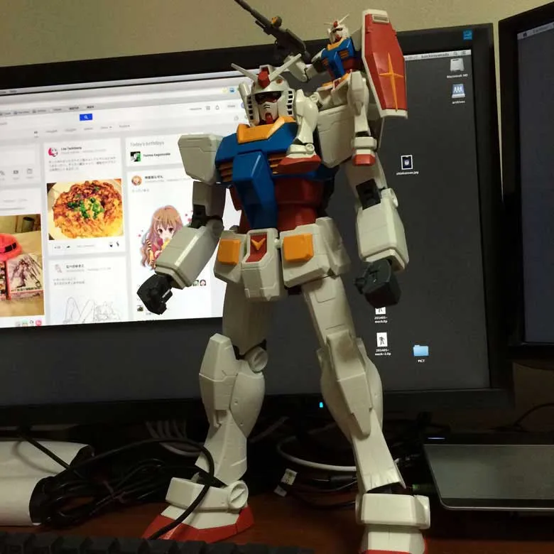 メガサイズモデルの肩にHGUCが乗る！