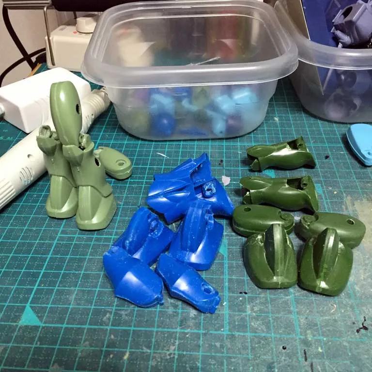 ジオン軍 量産型ザク、グフ、旧ザクの組み立て